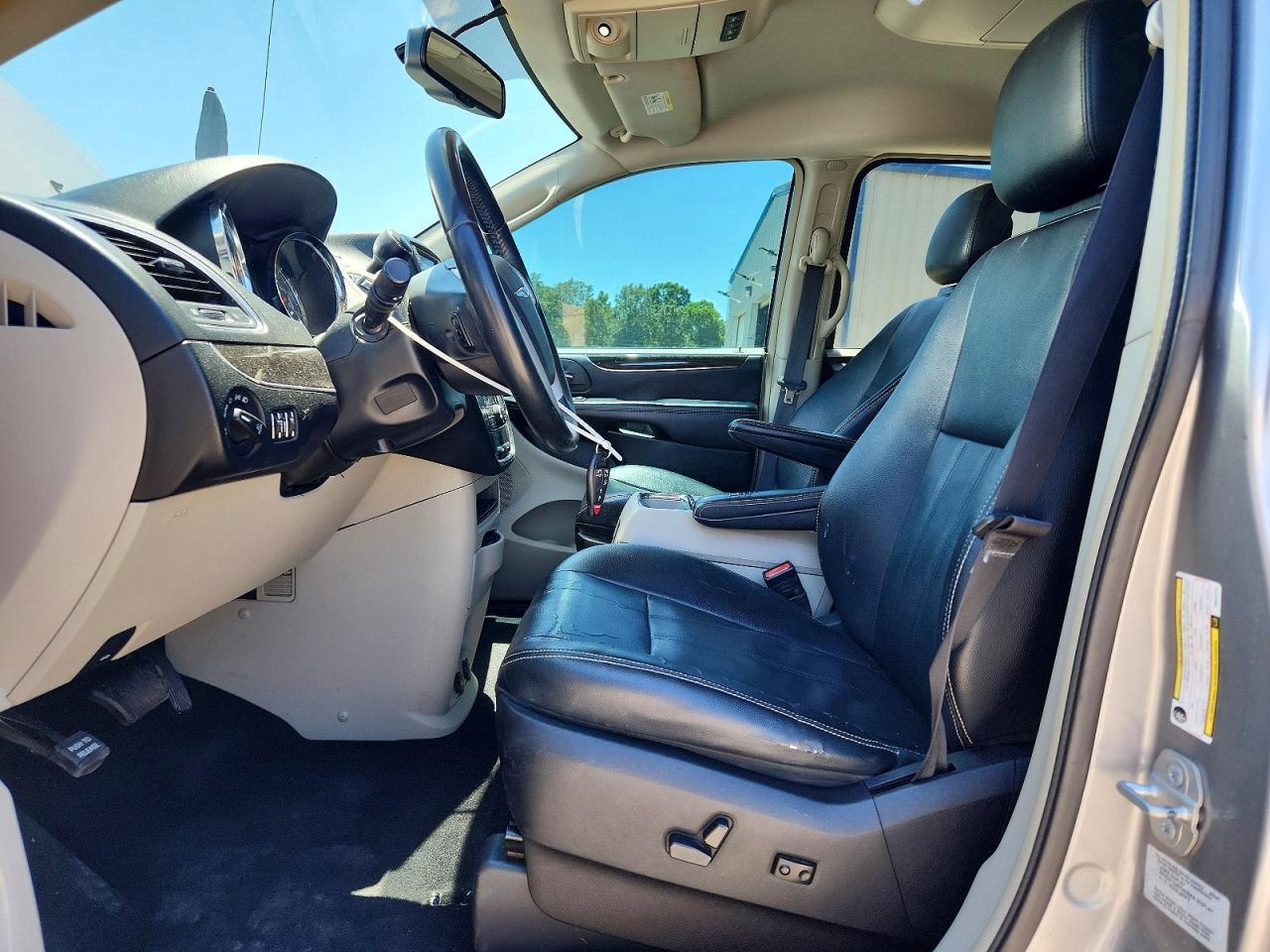 2016 Chrysler Town & Country Touring - Фото 7