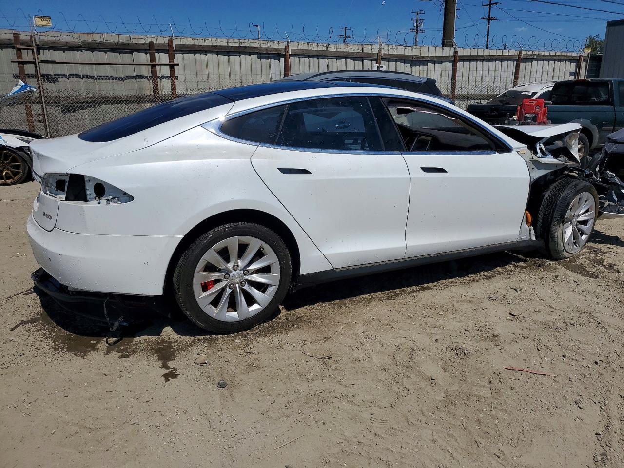 2016 Tesla Model S - Фото 3