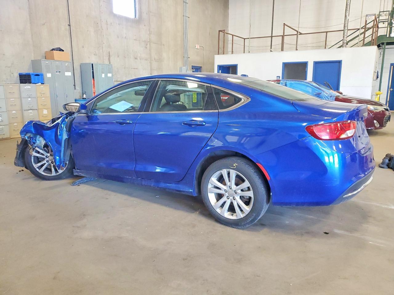 2016 Chrysler 200 Limited - Фото 2