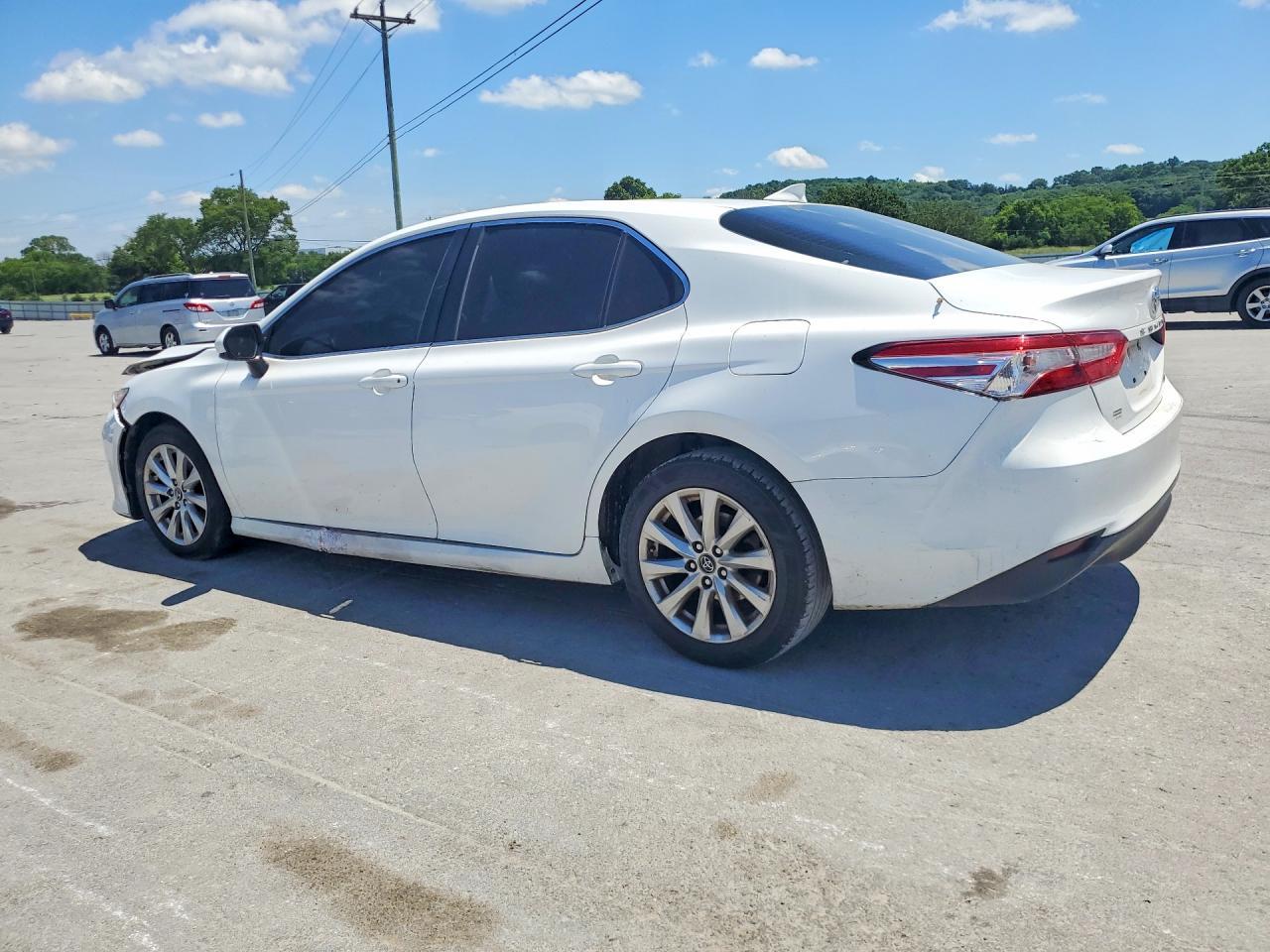 2020 Toyt Camry - Фото 2