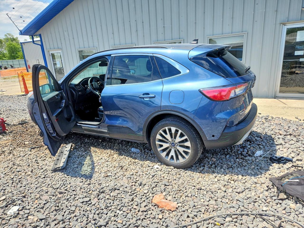 2020 Ford Escape Titanium - Фото 2