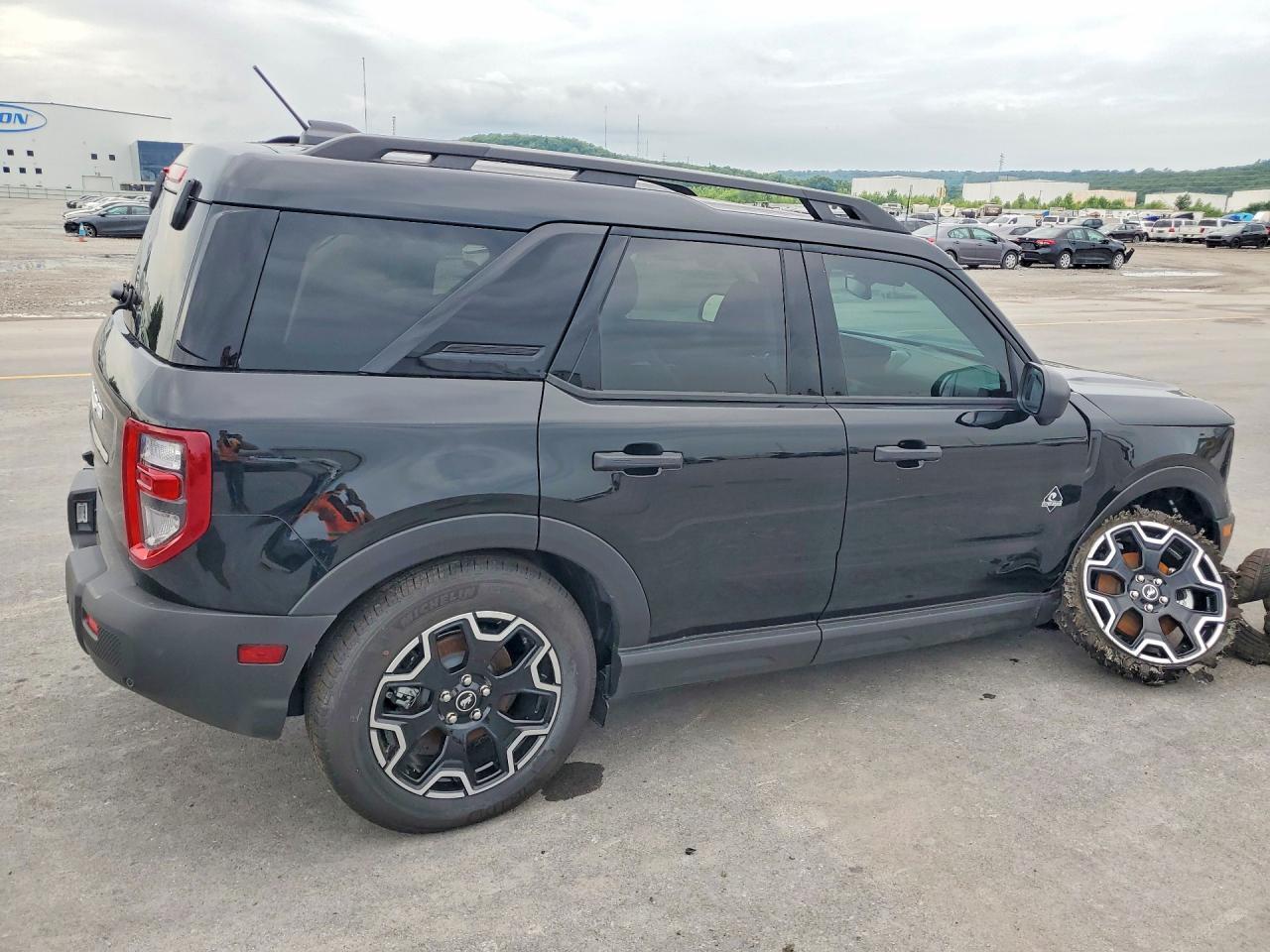 2026 Ford Bronco Sport Outer Banks - Image 3