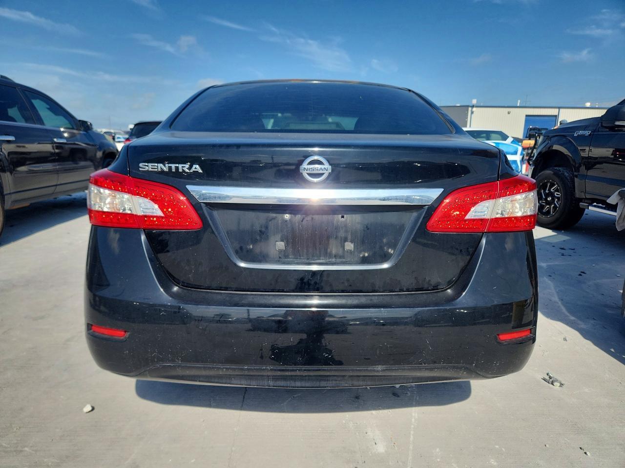 2015 Nissan Sentra S - Фото 6