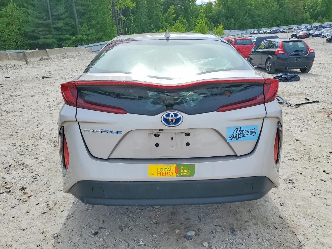 2017 Toyota Prius Prime Plus - Image 6