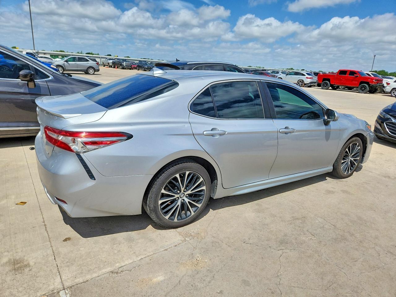 2018 Toyota Camry Se - Image 3