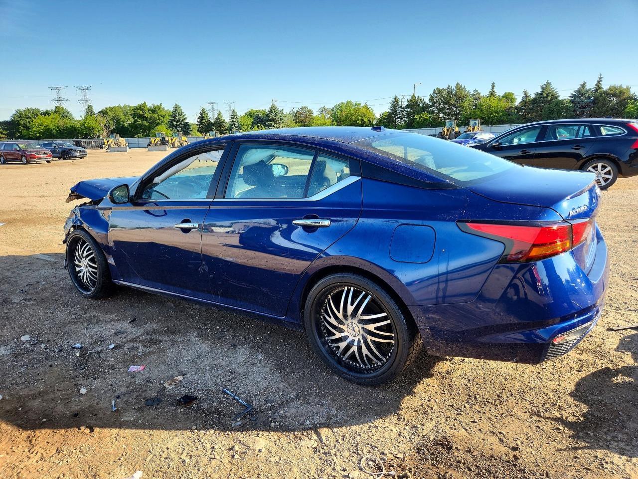 2019 Nissan Altima S - Фото 2