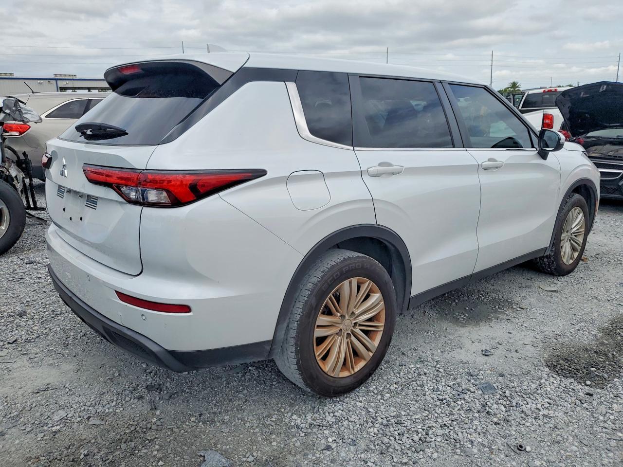2024 Mitsubishi Outlander Es - Фото 3