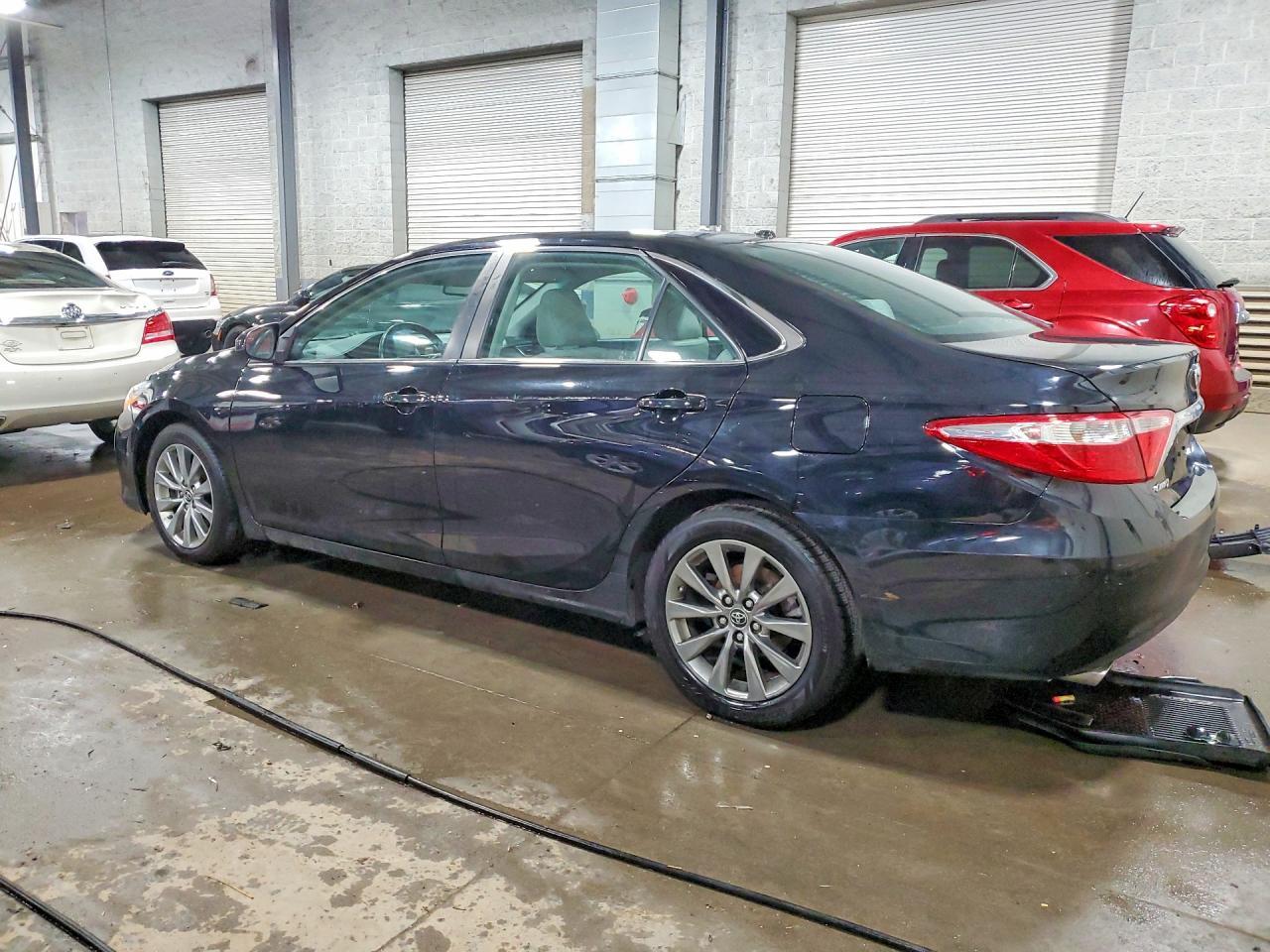 2016 Toyota Camry Xle V6 - Фото 2