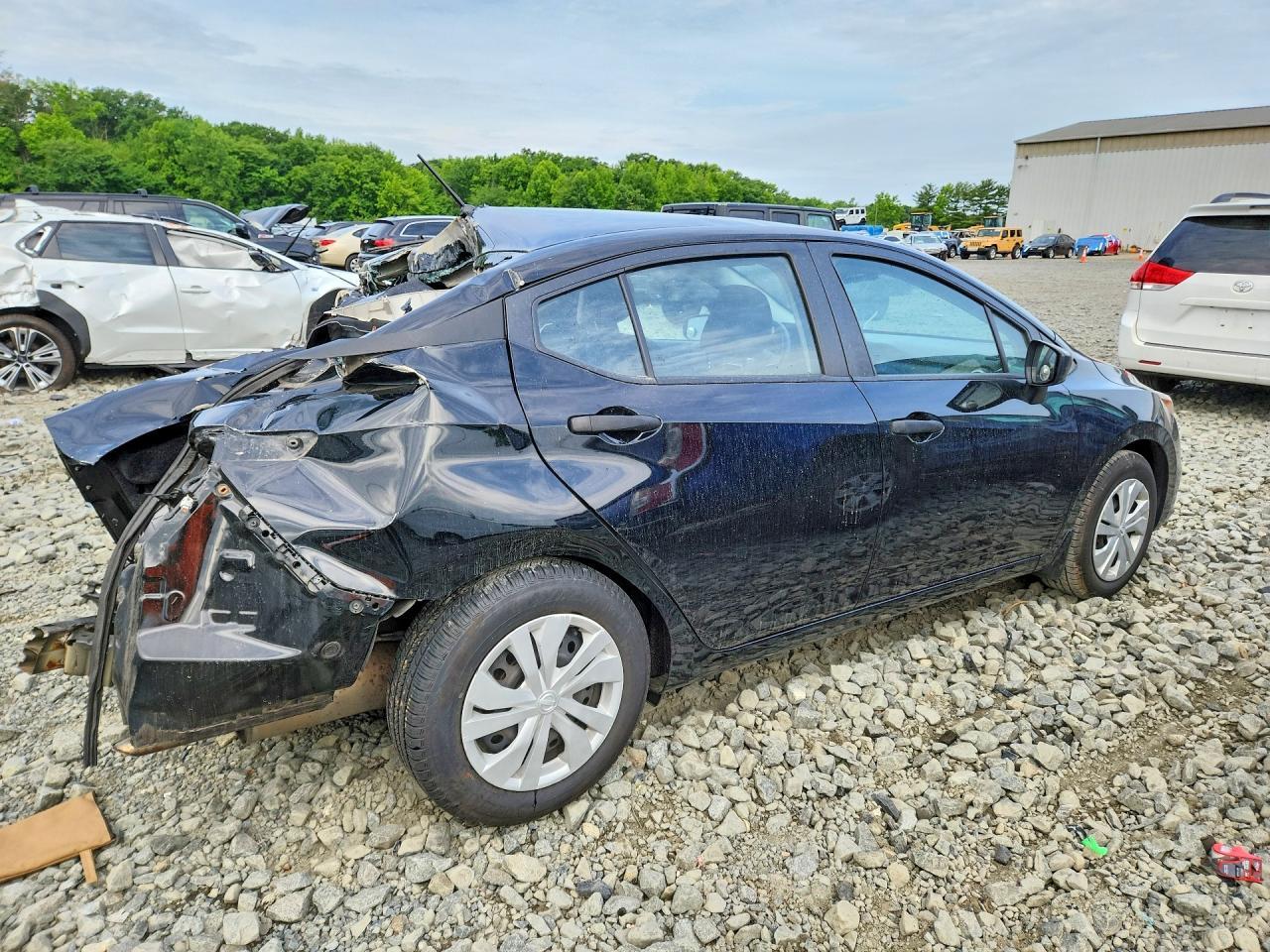 2021 Nissan Versa S - Фото 3