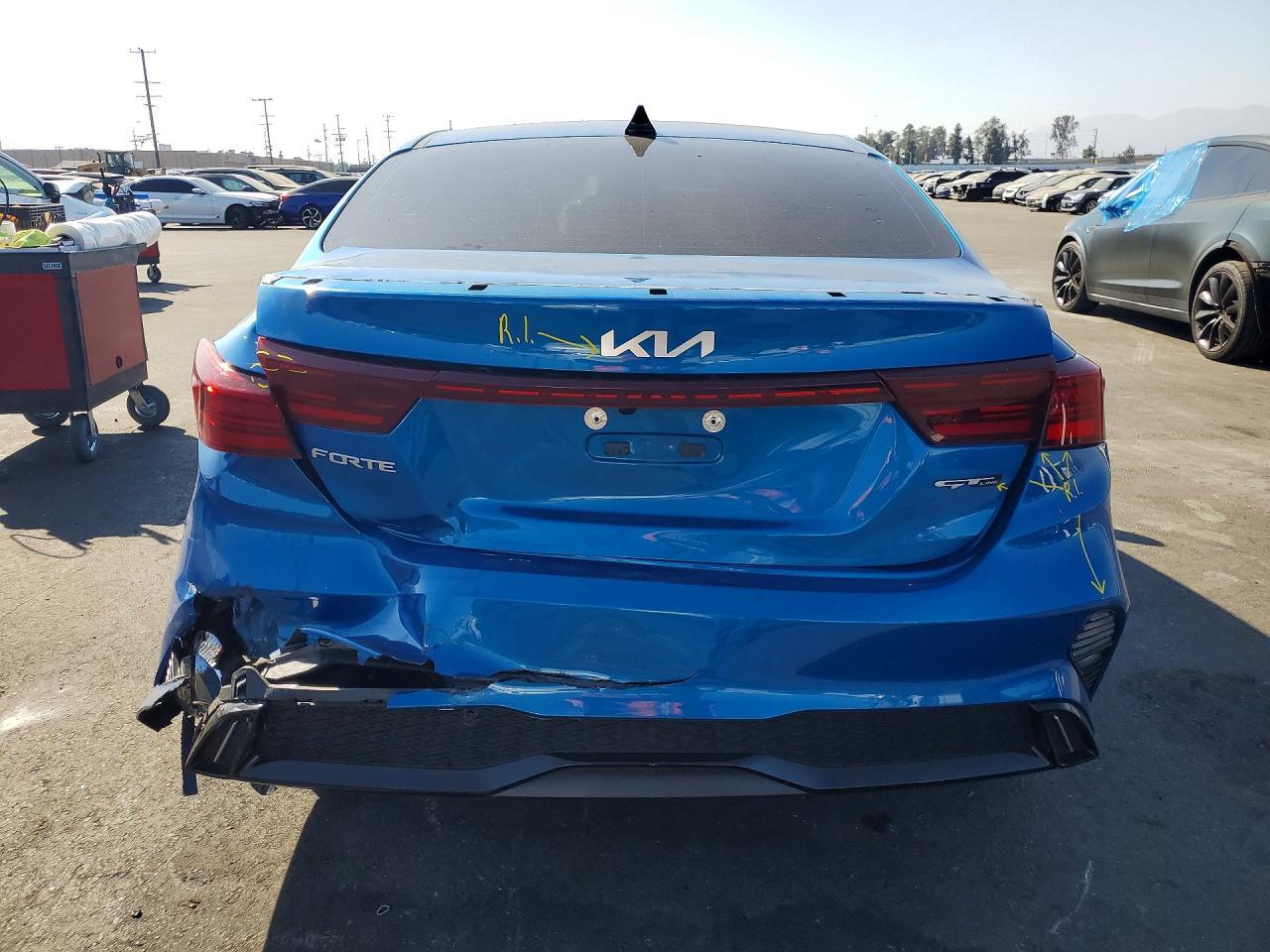 2023 Kia Forte Gt Line - Image 6