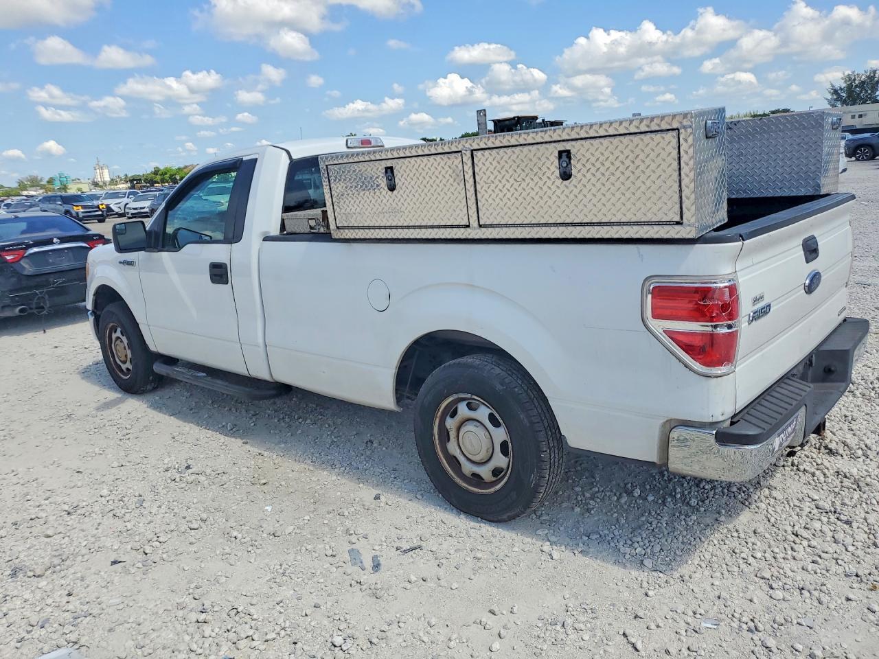 2014 Ford F150 - Фото 2