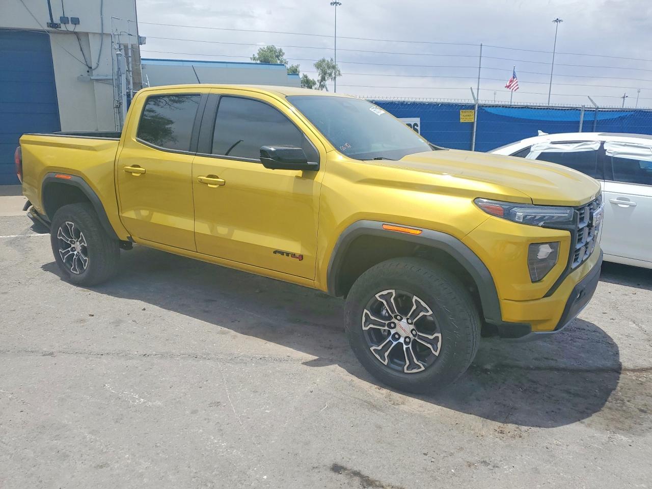 2023 GMC Canyon At4 - Image 4