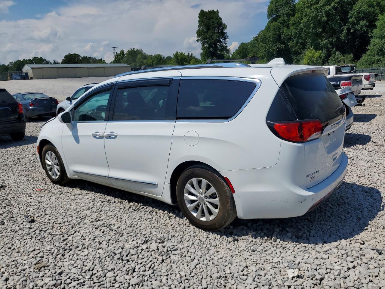 2018 Chrysler Pacifica Touring L - Фото 2