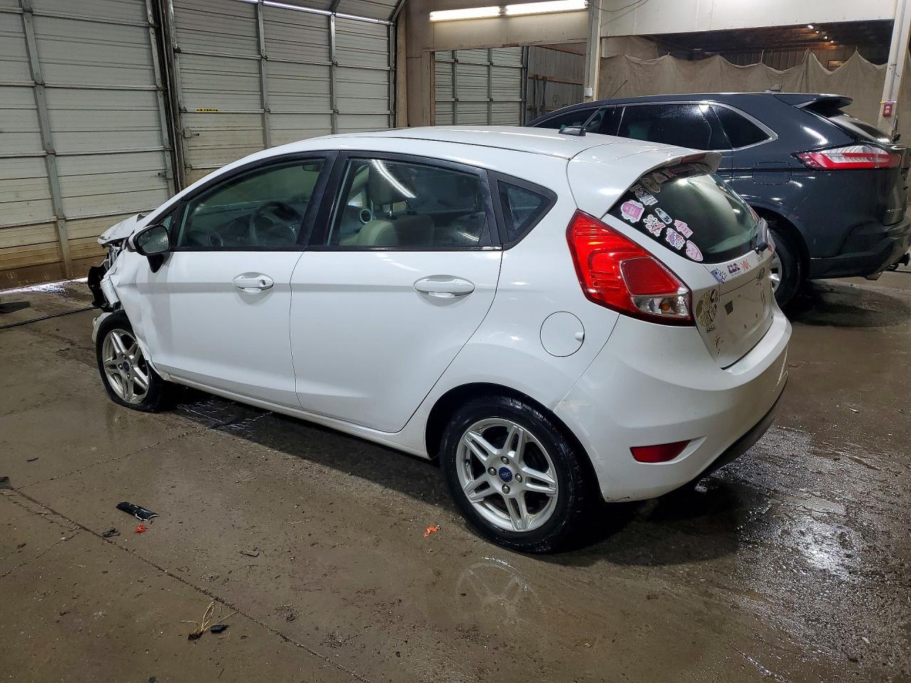 2019 Ford Fiesta Se - Image 2