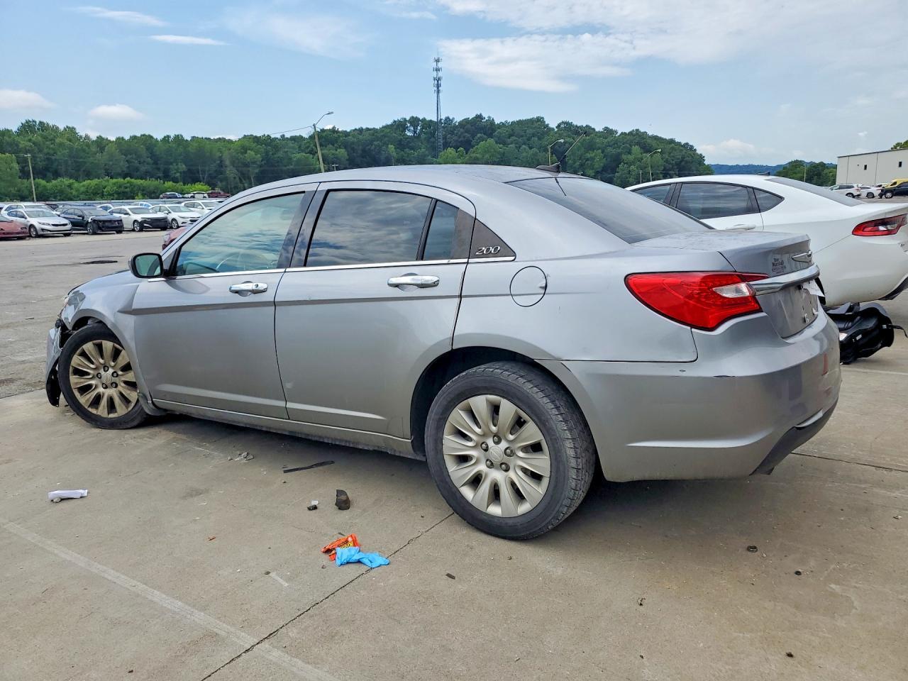2013 Chrysler 200 Lx - Фото 2