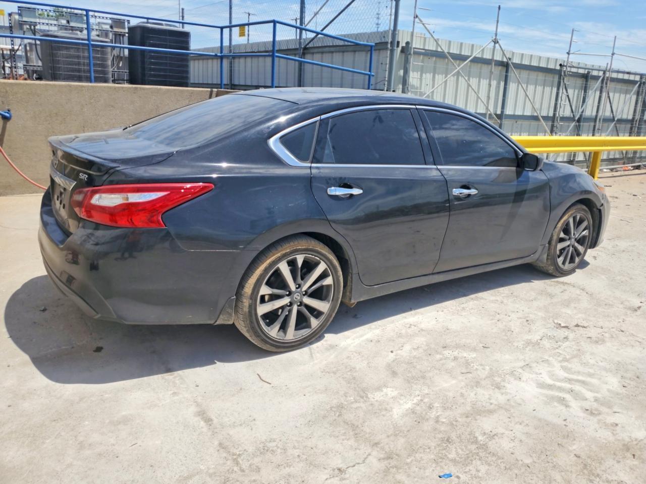 2017 Nissan Altima Sedan - Фото 3