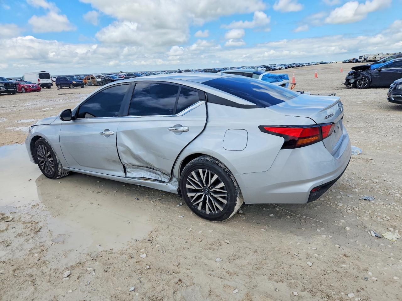2023 Nissan Altima Sv - Image 2