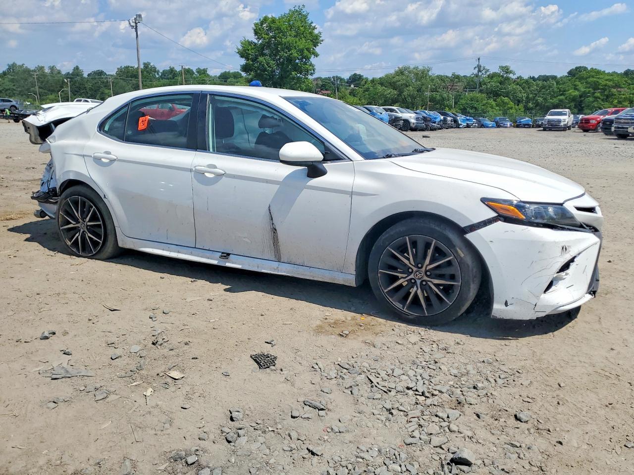 2021 Toyota Camry Se - Фото 4
