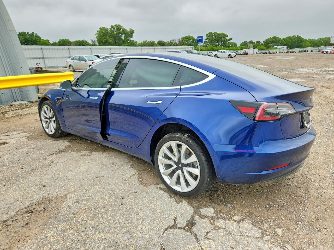 2019 Tesla Model 3 - Фото 2
