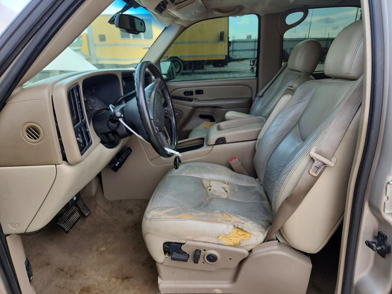 2004 Chevrolet Tahoe - Image 7