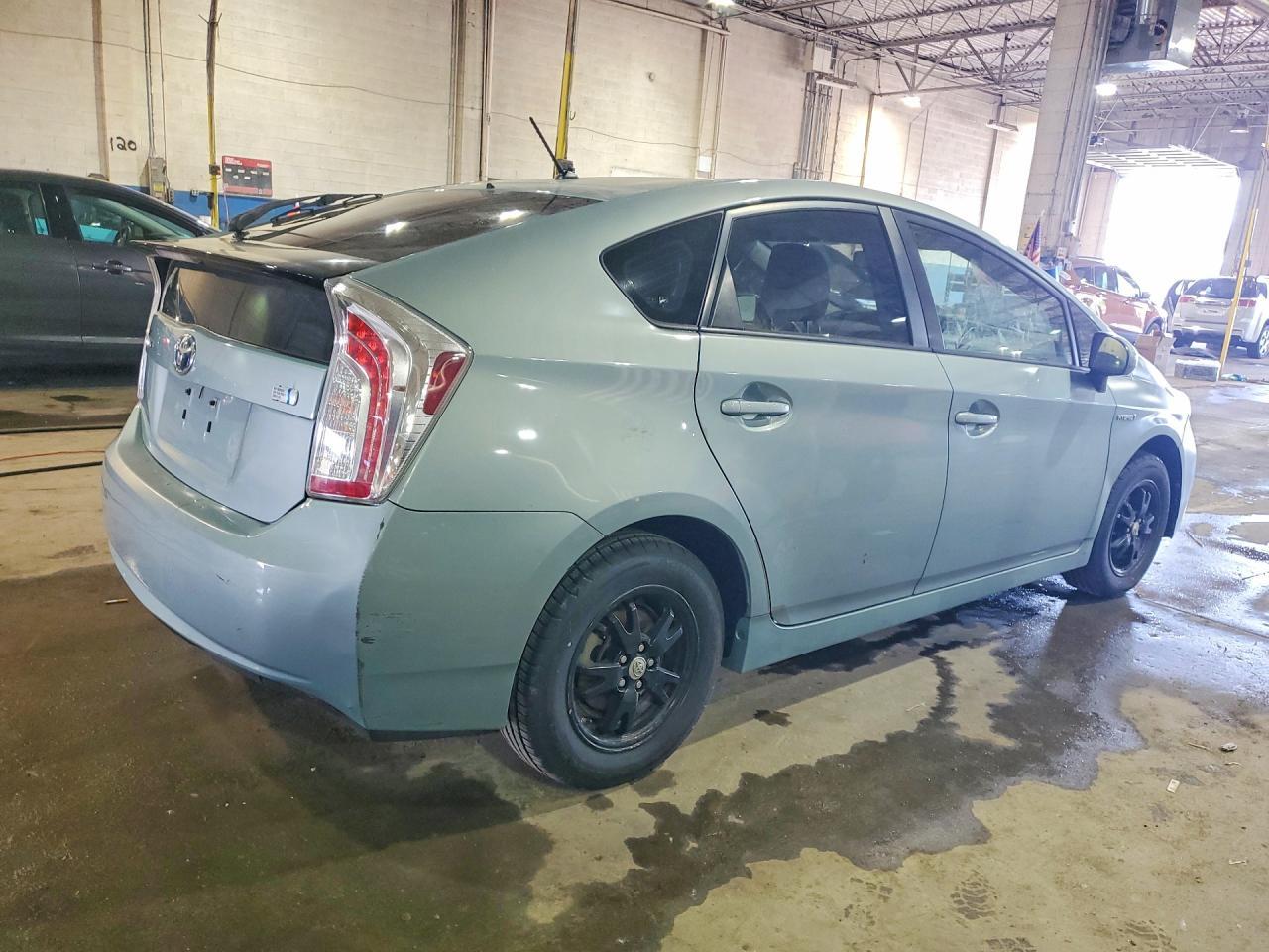 2012 Toyota Prius Two - Фото 3