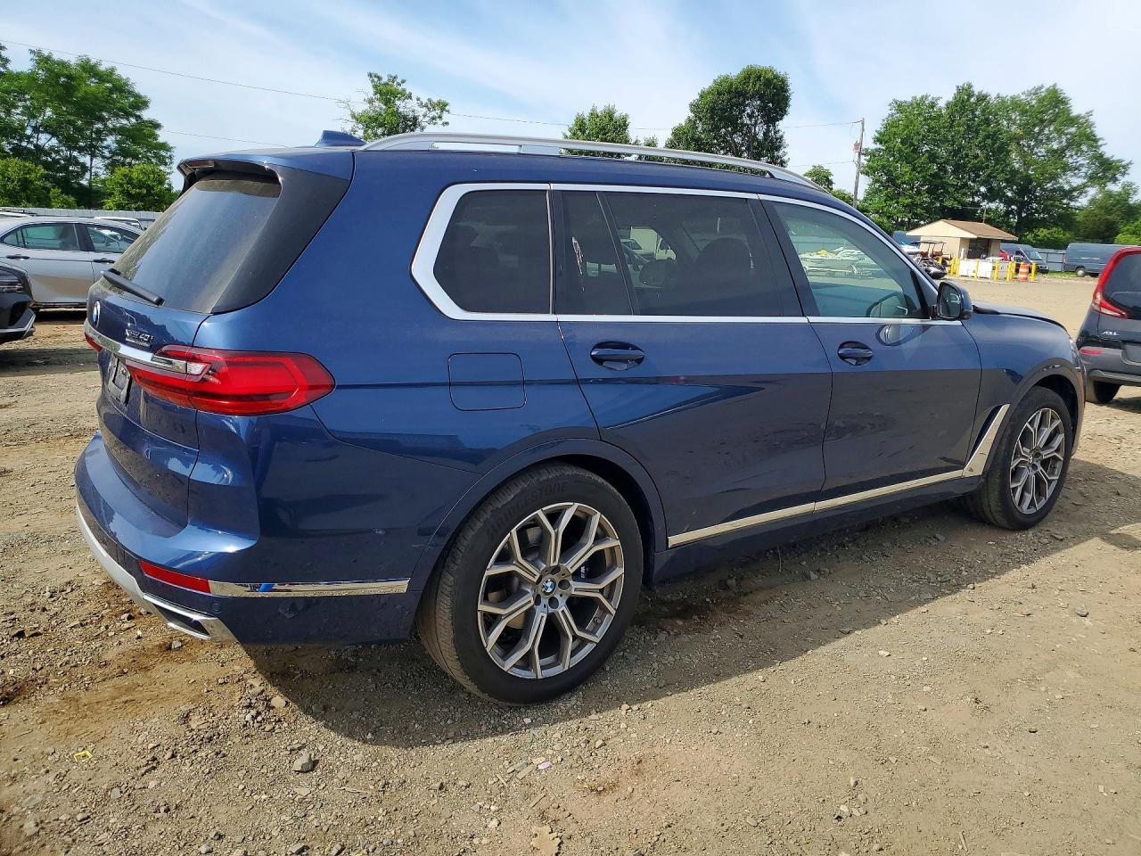 2021 BMW X7 xDrive40I - Фото 3