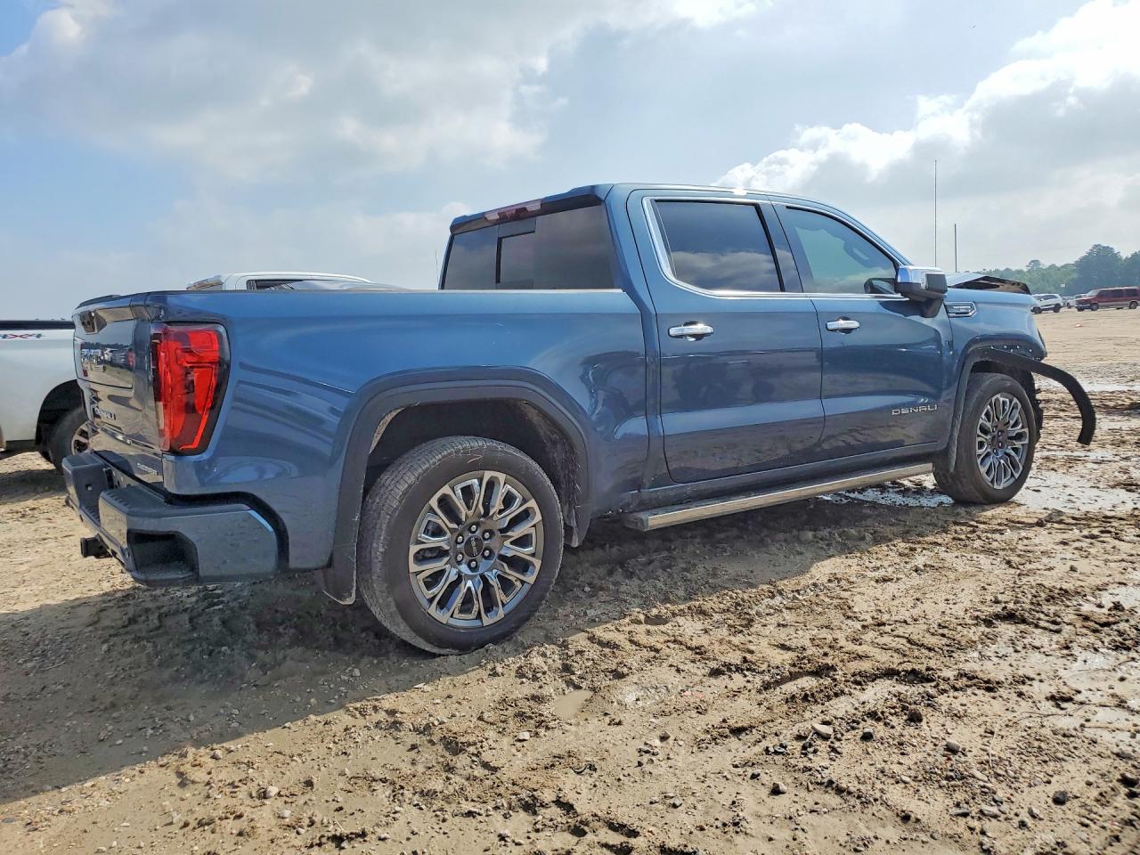 2026 GMC Sierra K1500 Denali Ultimate - Image 3