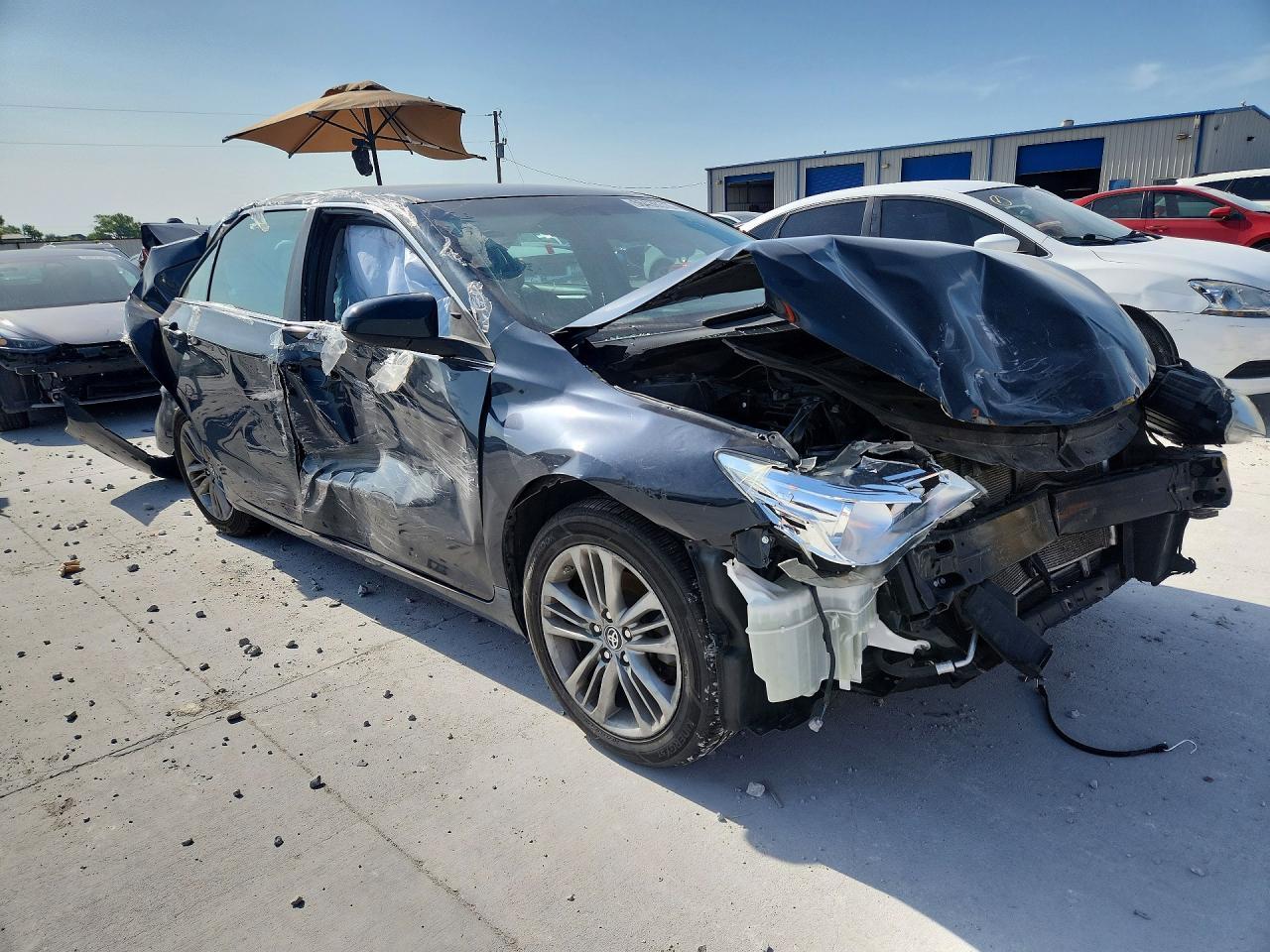 2017 Toyota Camry Se - Фото 4