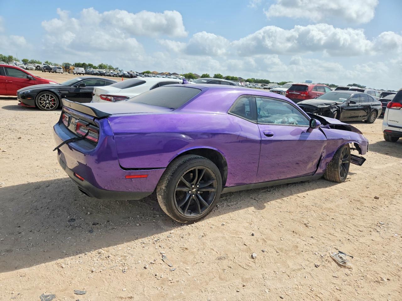 2018 Dodge Challenger Sxt - Image 3