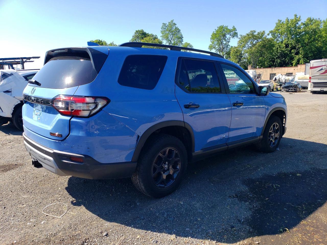 2025 Honda Pilot Trailsport - Image 3