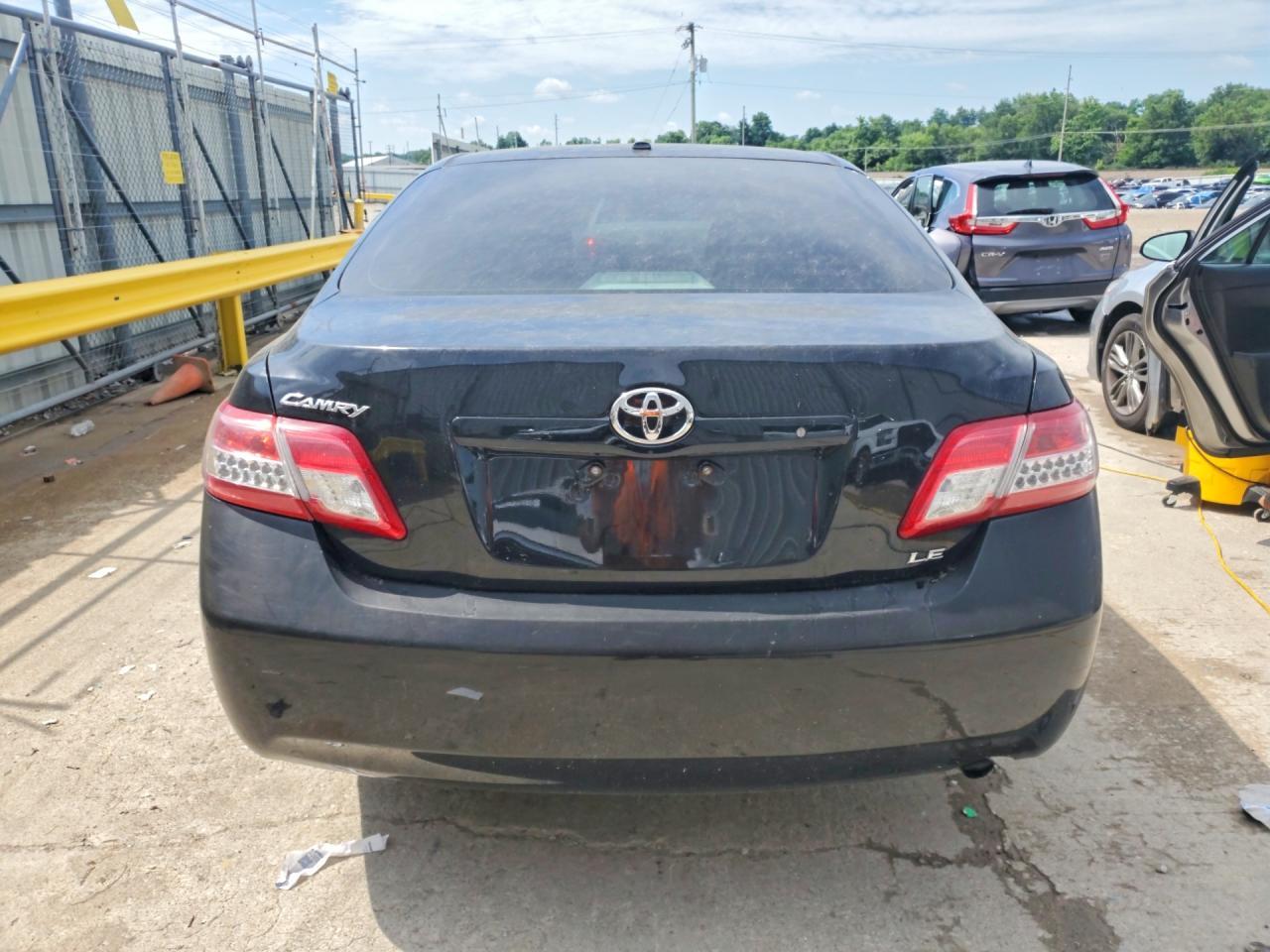 2010 Toyota Camry Le - Image 6