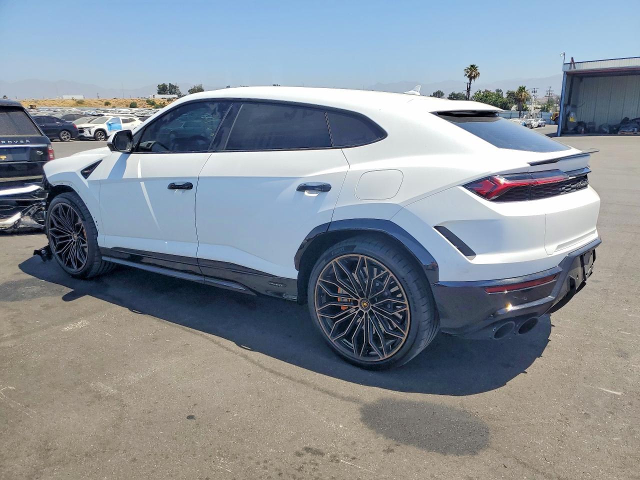 2025 Lamborghini Urus Se - Фото 2