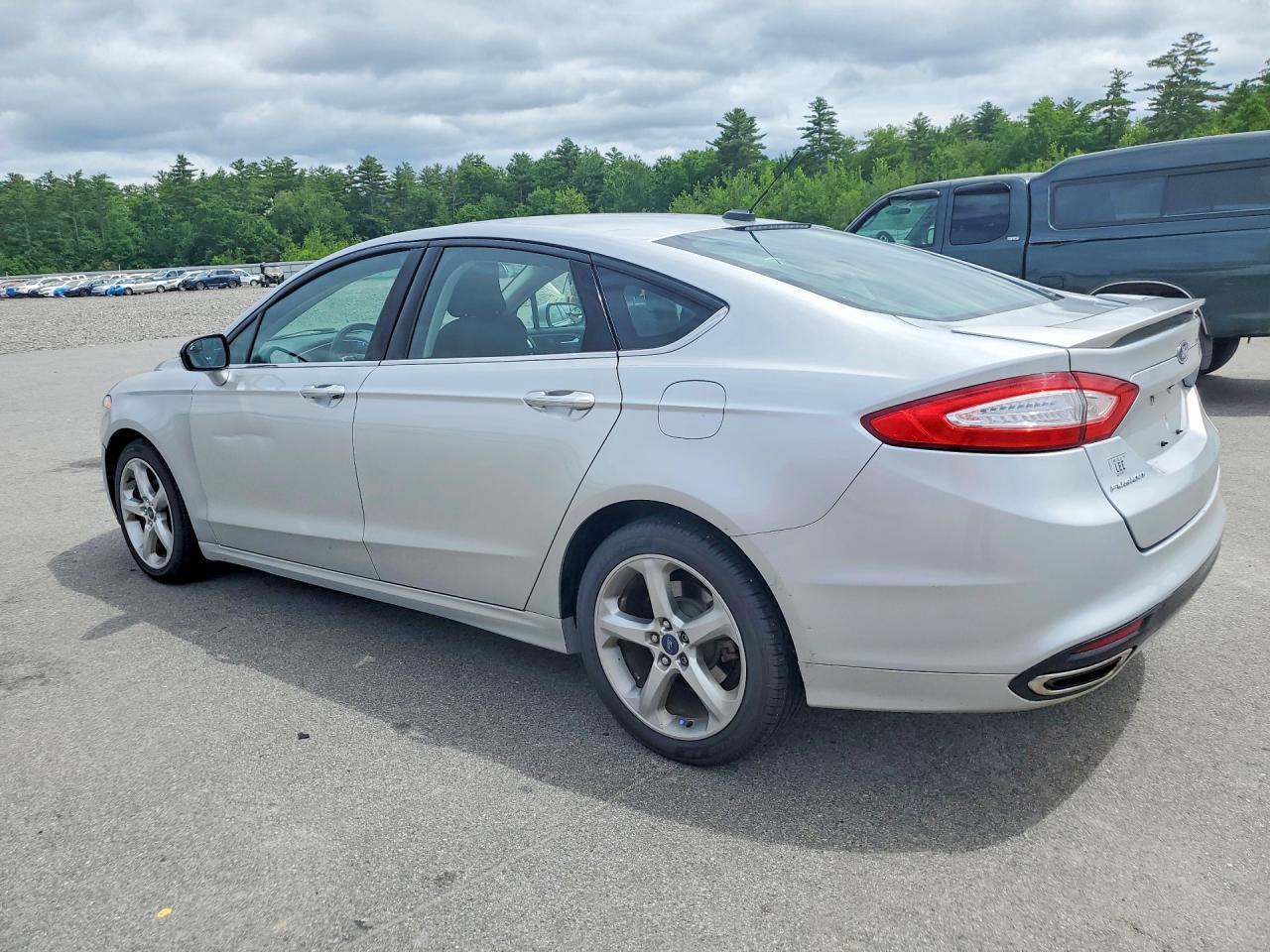 2016 Ford Fusion Se - Image 2