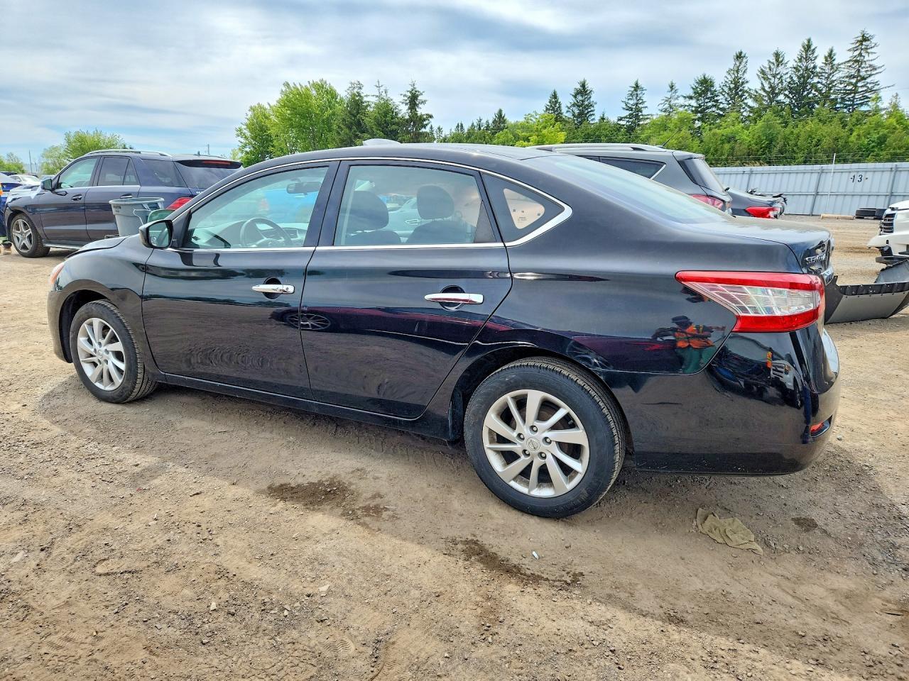 2015 Nissan Sentra S - Фото 2