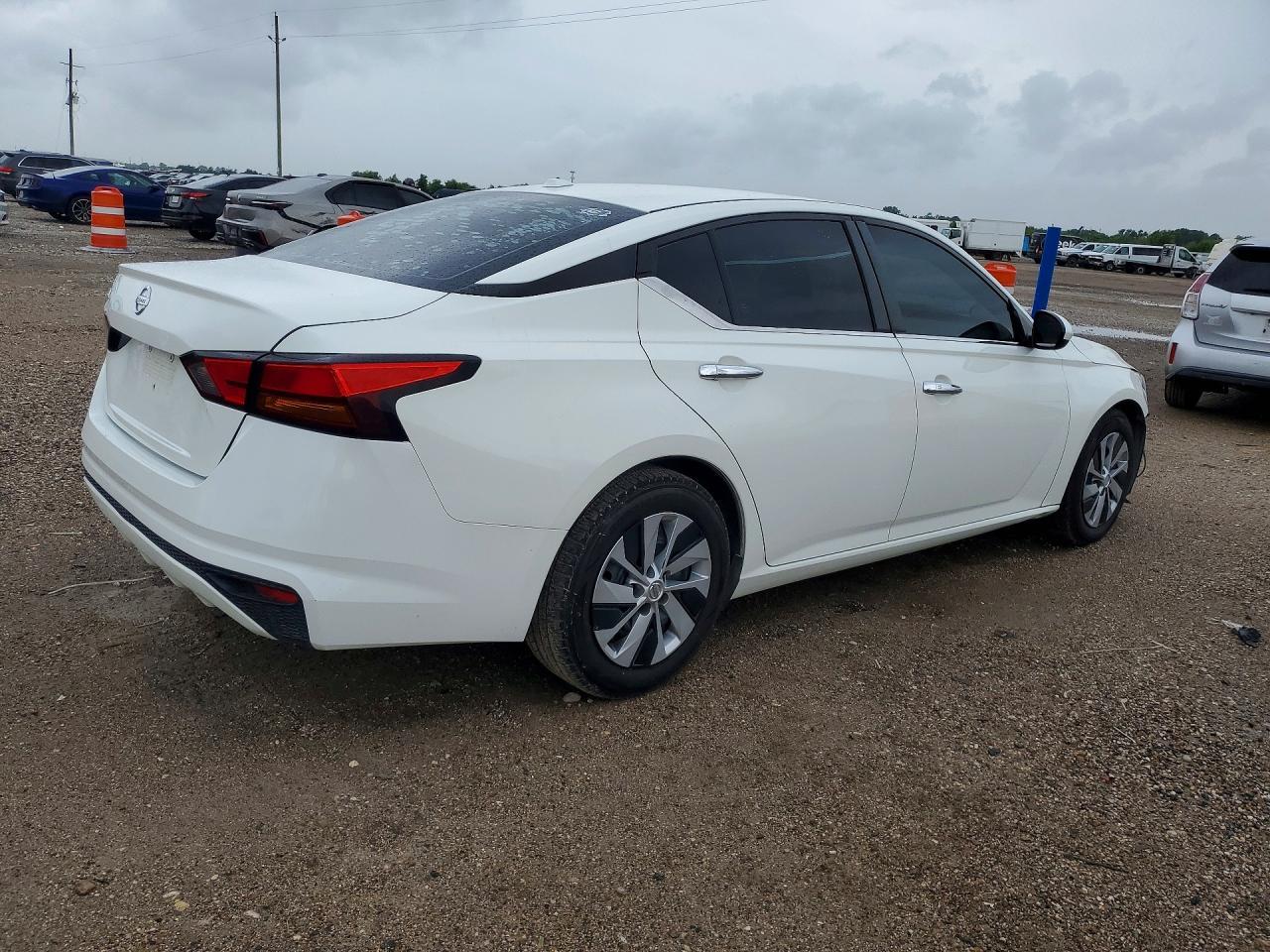 2019 Nissan Altima S - Image 3