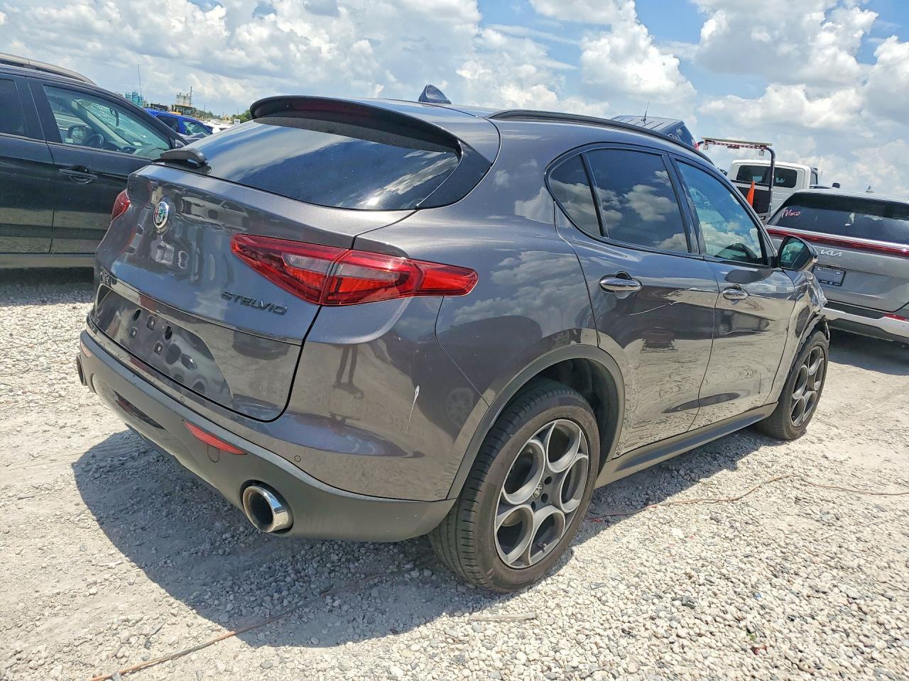 2021 Alfa Romeo Stelvio Sport - Фото 3