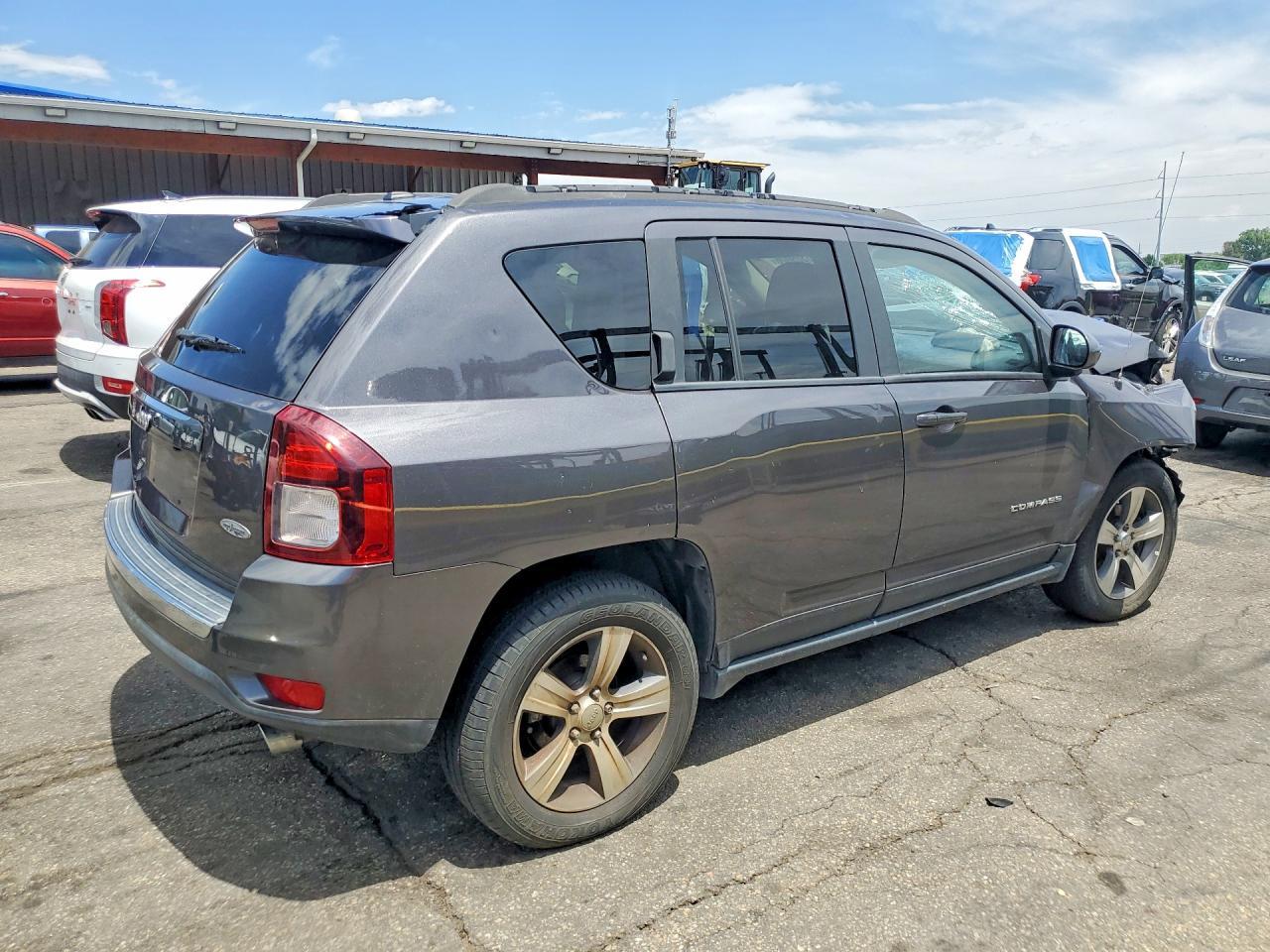 2016 Jeep Compass Latitude - Image 3