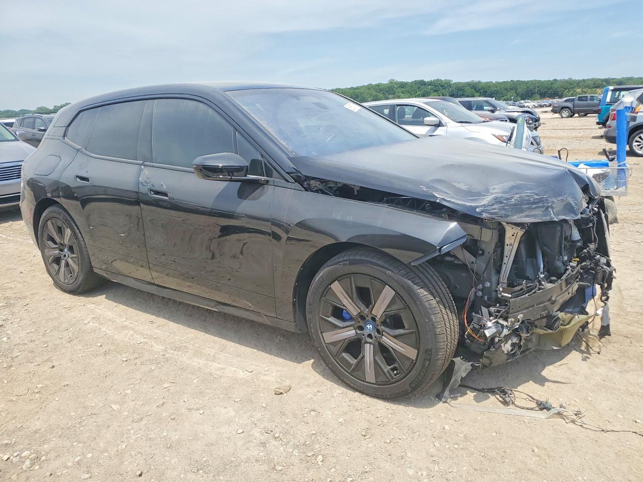 2023 BMW Ix xDrive50 - Фото 4