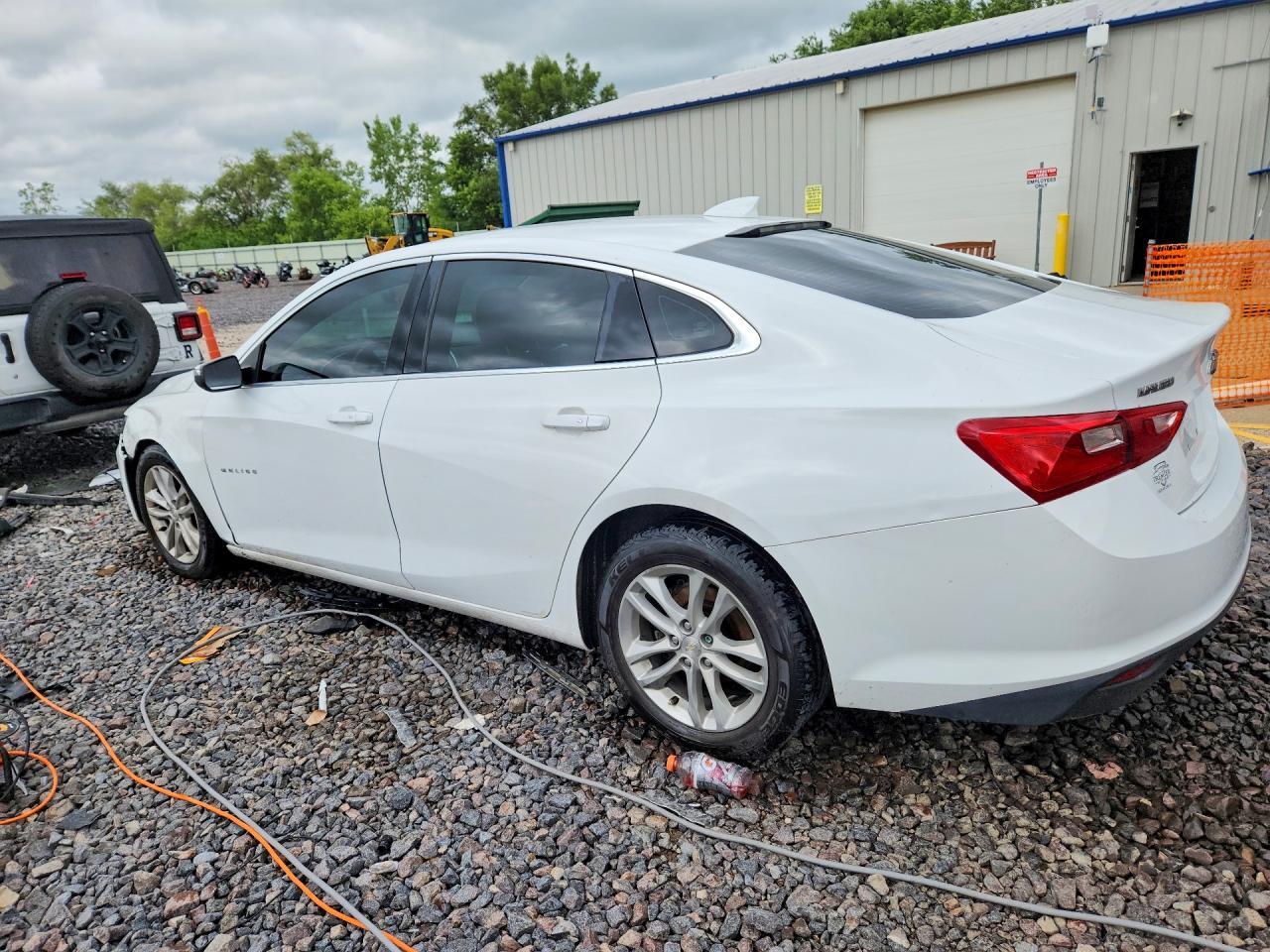 2017 Chevrolet Malibu Lt - Фото 2