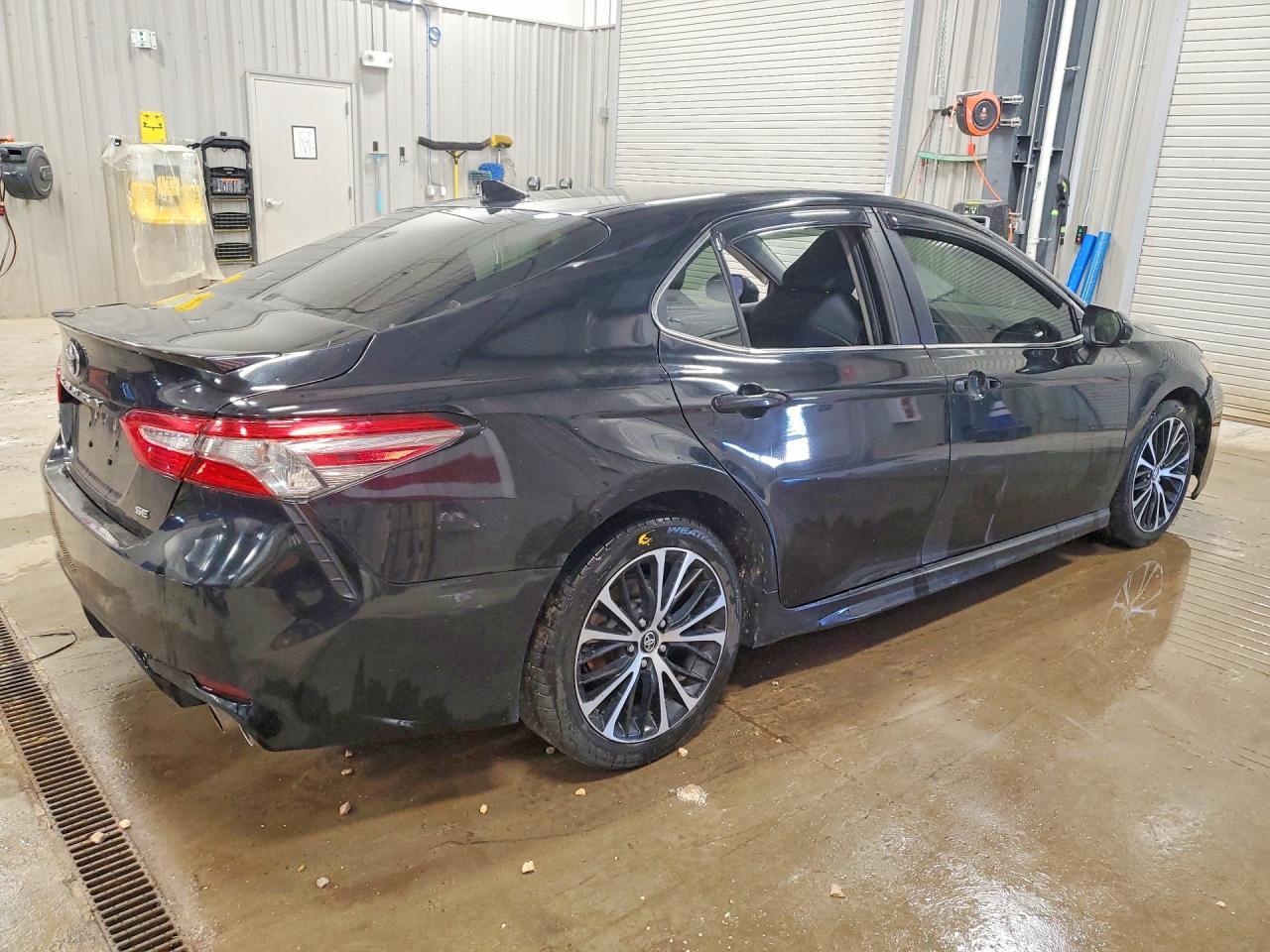 2019 Toyota Camry Se - Image 3