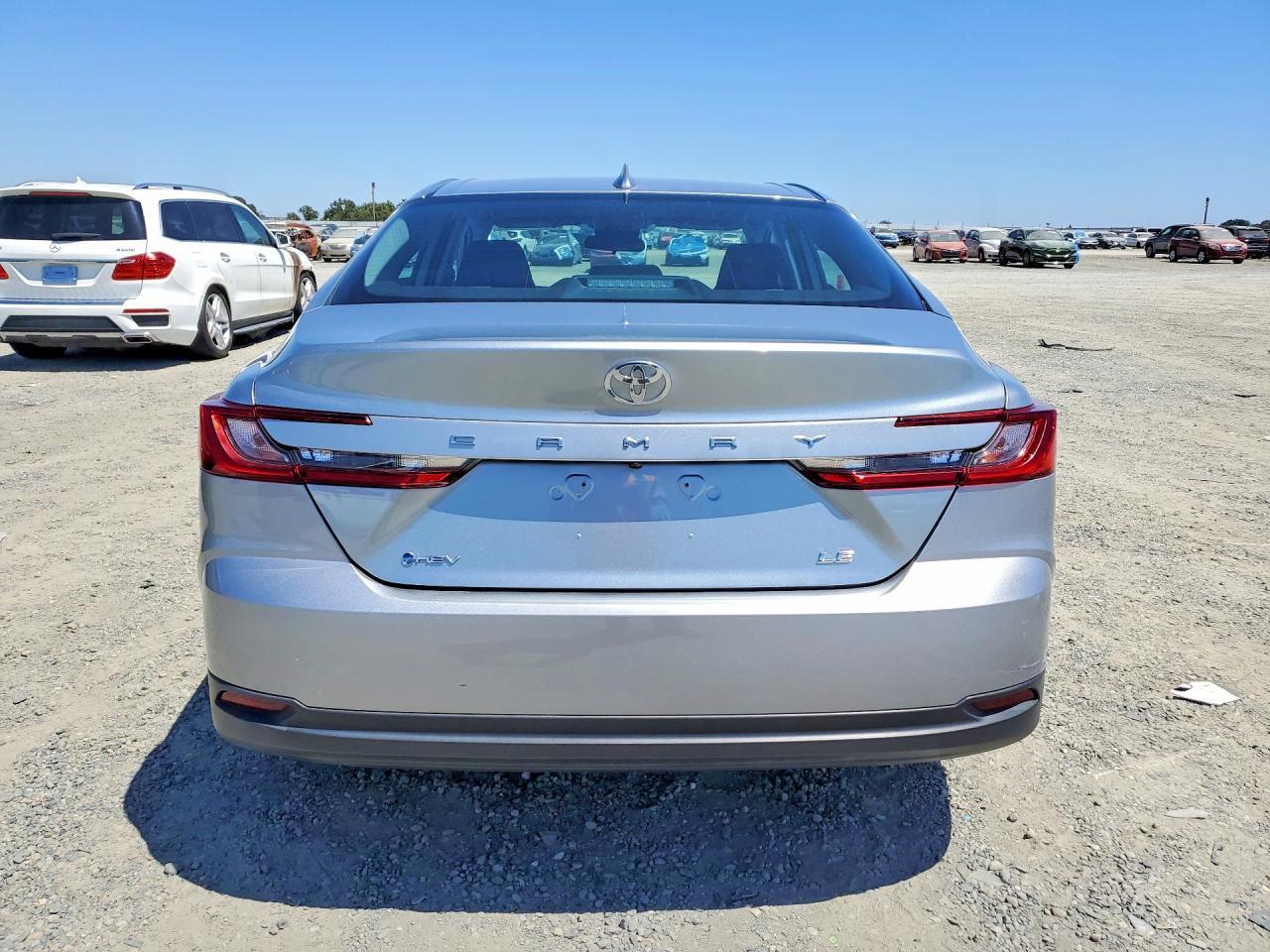 2025 Toyota Camry Le - Фото 6