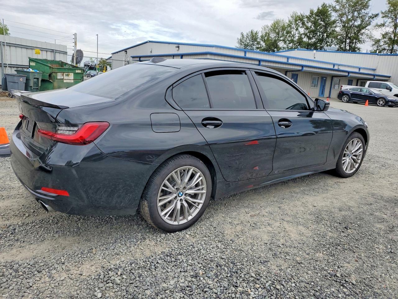2024 BMW 330Xi - Фото 3