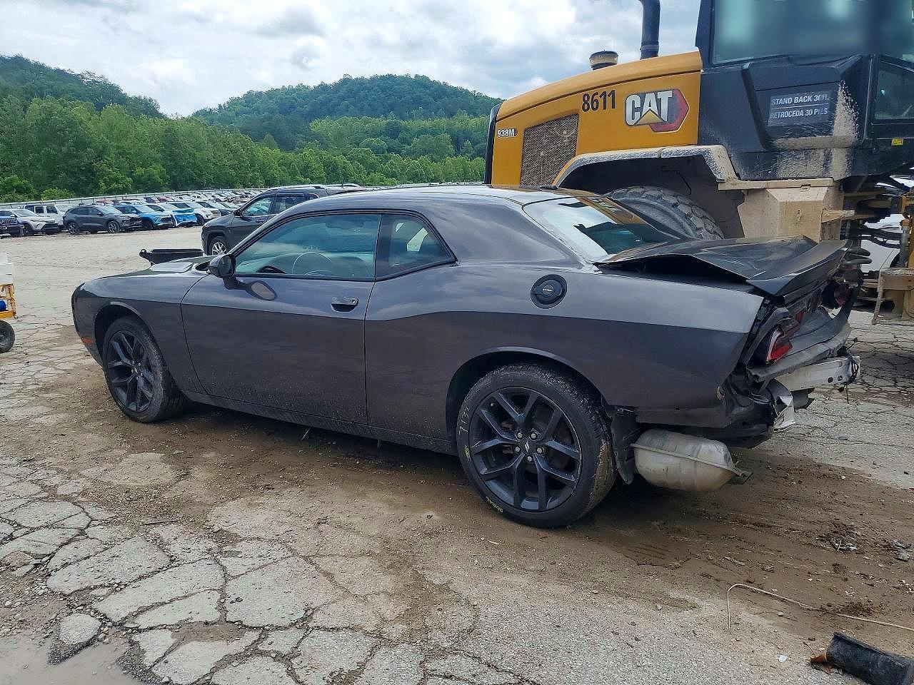 2022 Dodge Challenger Sxt - Image 2