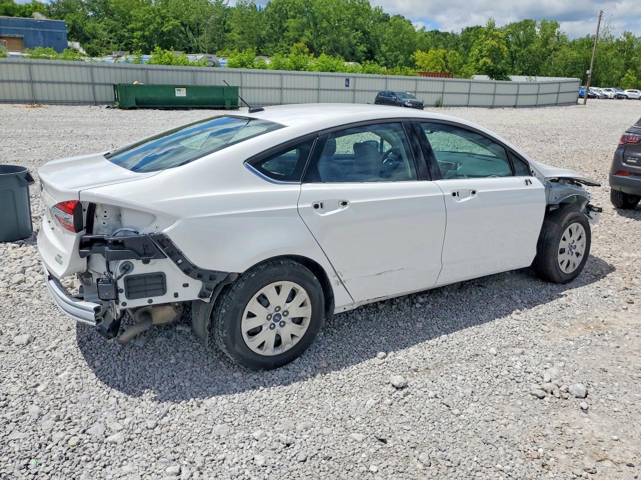 2019 Ford Fusion S - Фото 3