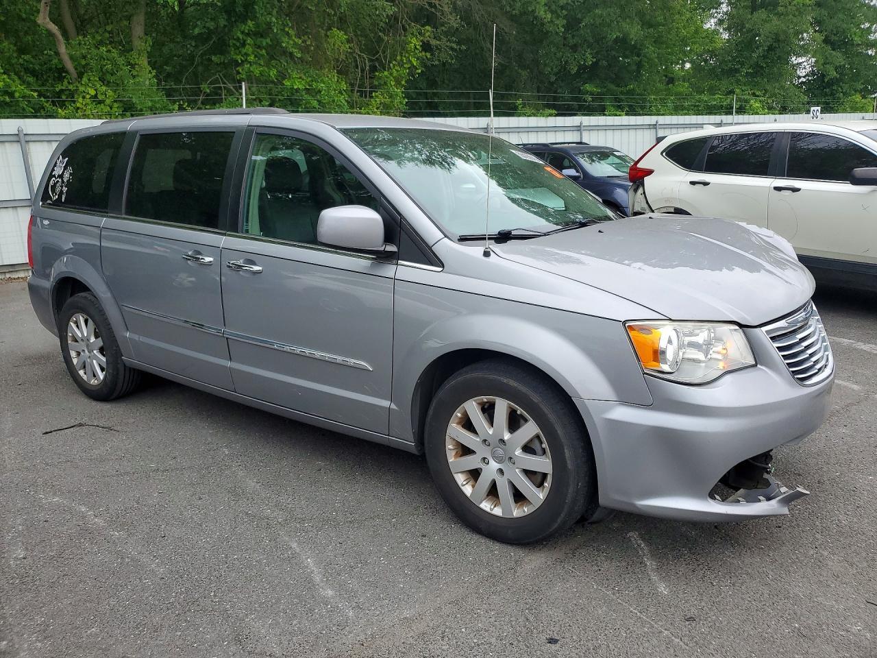 2015 Chrysler Town & Country Touring - Image 4