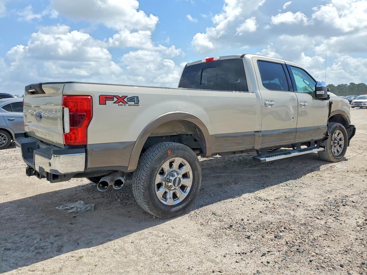 2018 Ford F350 Super Duty - Image 3