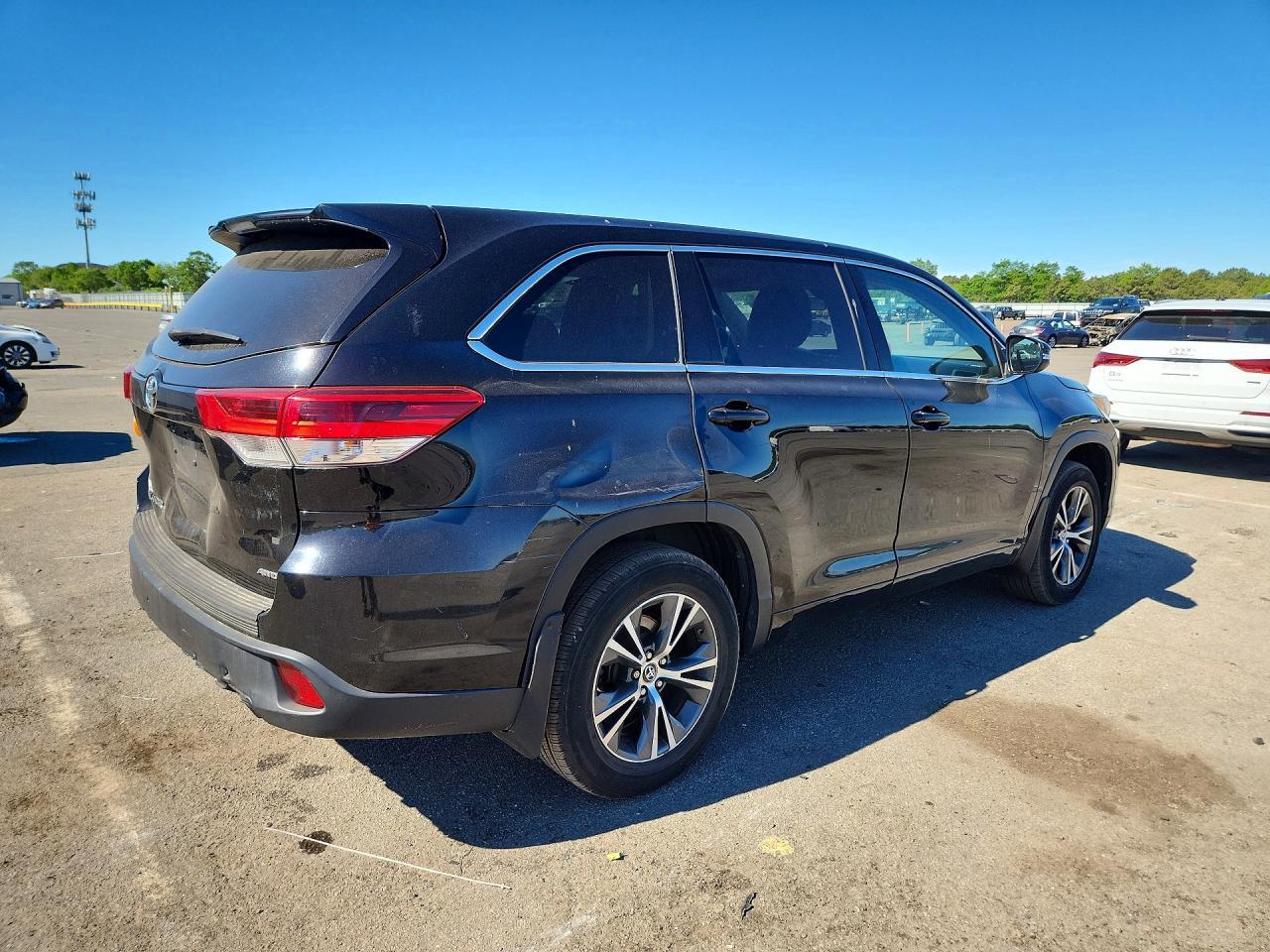 2017 Toyota Highlander Le - Фото 3
