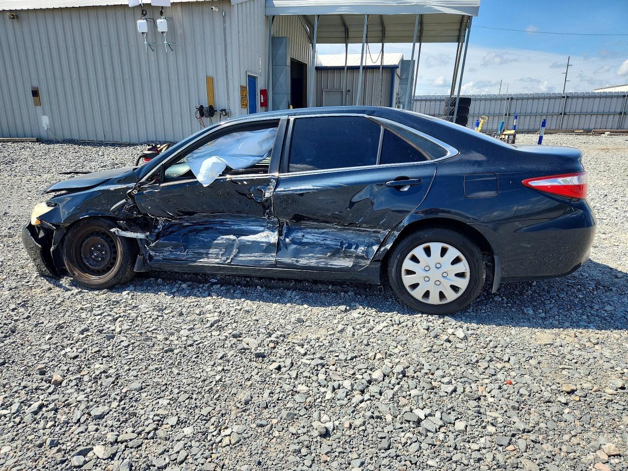 2015 Toyota Camry Le - Image 2