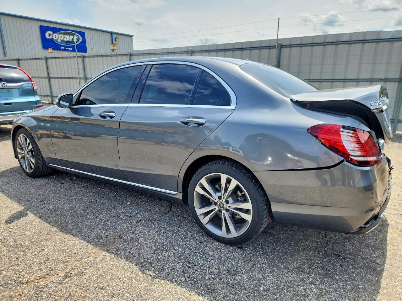 2021 Mercedes-Benz C 300 - Фото 2