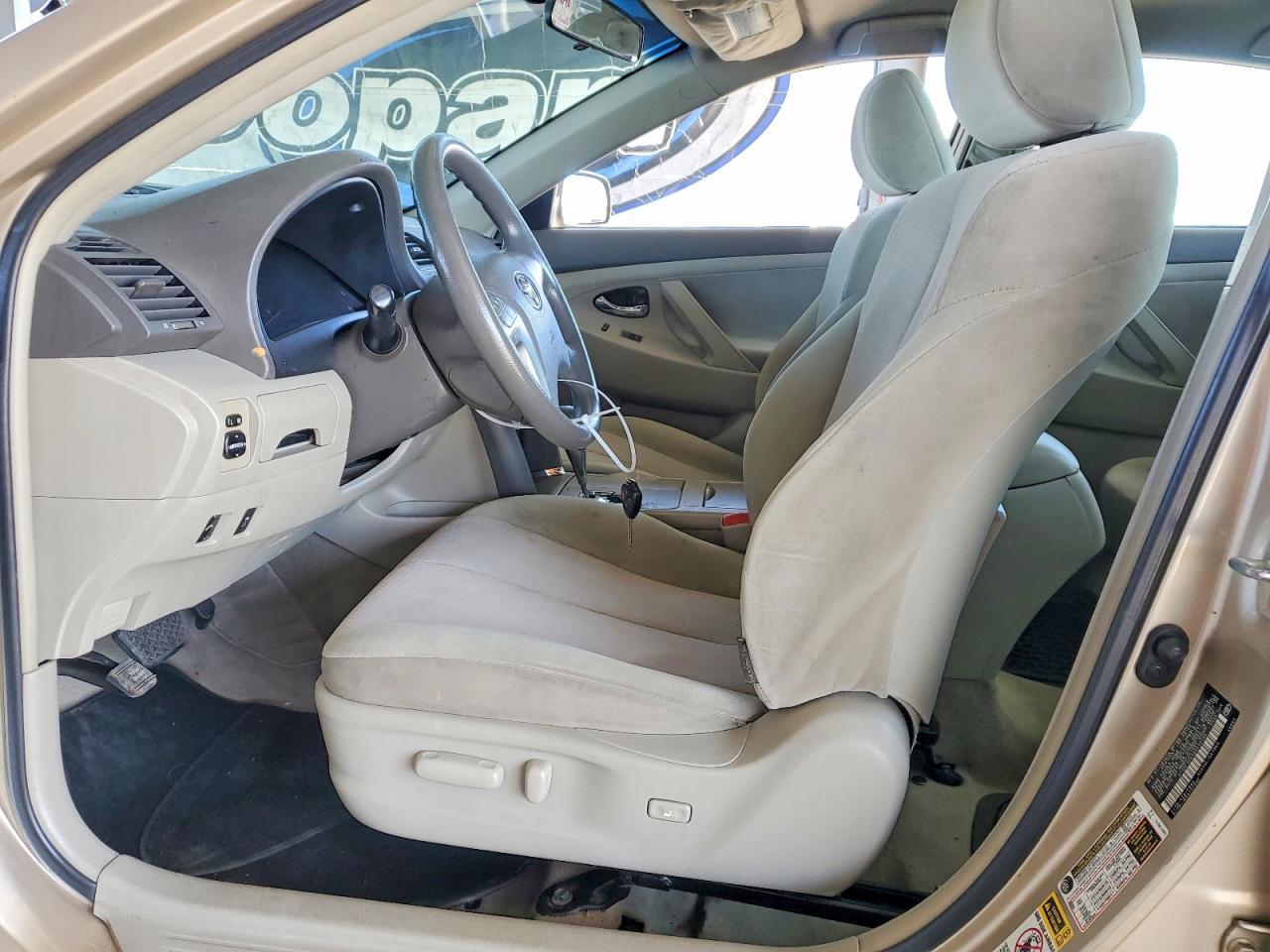 2010 Toyota Camry Le - Фото 7